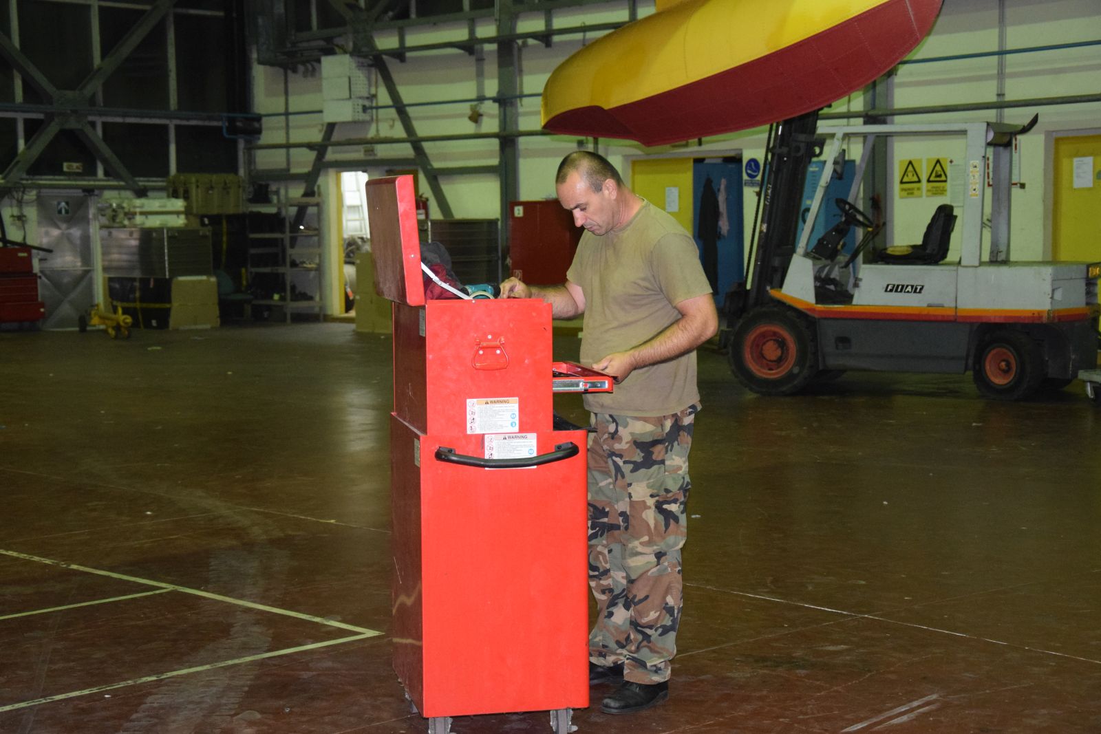 Tehničari cijelu noć pripremali avione za gašenje požara Tehničari cijelu noć pripremali avione za gašenje požara