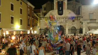 Pet Tambura na Narodnom trgu