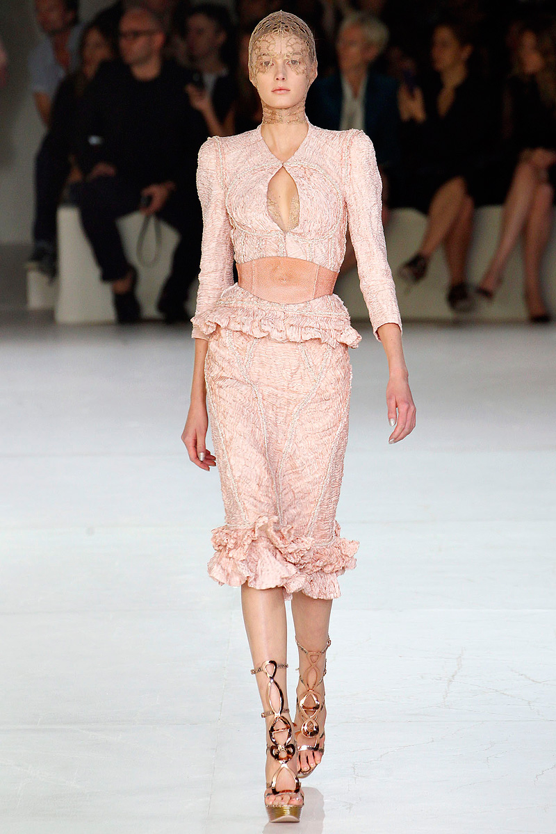 Sarah Burton za Alexander McQueen: Proljeće 2012 Sarah Burton za Alexander McQueen: Proljeće 2012