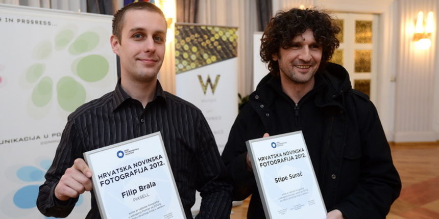 Zagreb, 250313.
Hrvatsko novinarsko drustvo, Perkovceva 2.
U Novinarskom domu odrzana je svecana dodjela nagrada za najbolje hrvatske novinske fotografije.
Zbor fotoreportera Hrvatske izbor najboljih novinskih fotografija organizira vec desetu godinu za r Zagreb, 250313.
Hrvatsko novinarsko drustvo, Perkovceva 2.
U Novinarskom domu odrzana je svecana dodjela nagrada za najbolje hrvatske novinske fotografije.
Zbor fotoreportera Hrvatske izbor najboljih novinskih fotografija organizira vec desetu godinu za r