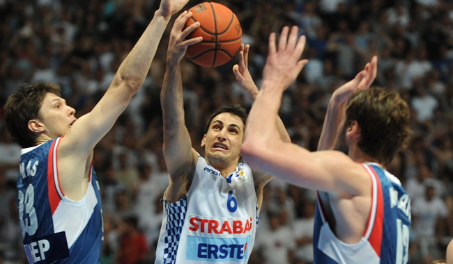 Zadar, 080610.
Dvorana Kresimir Cosic.
Cetvrta finalna kosarkaska utkmica izmedju Zadra i Cibone.
Na fotografiji: Rok Stipcevic igrac Zadra u napadu.
Foto: Andrija Lucic / CROPIX Zadar, 080610.
Dvorana Kresimir Cosic.
Cetvrta finalna kosarkaska utkmica izmedju Zadra i Cibone.
Na fotografiji: Rok Stipcevic igrac Zadra u napadu.
Foto: Andrija Lucic / CROPIX