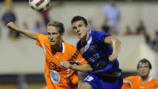 Sibenik, 200811.
Susret 5. kola 1. HNL izmedju Sibenika i Zadra.
Na slici: narancasti Sibenik Marko Kartelo i plavi Zadar Ivan Santini.
Foto: Paun Paunovic  / CROPIX