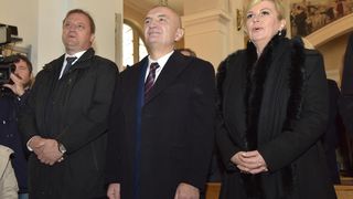 Kolinda Grabar Kitarović s albanskim predsjednikom susrela se sa stanovnicima Arbanasa Kolinda Grabar Kitarović s albanskim predsjednikom susrela se sa stanovnicima Arbanasa