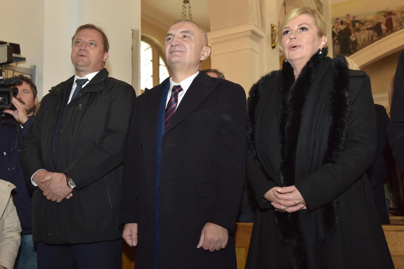 Kolinda Grabar Kitarović s albanskim predsjednikom susrela se sa stanovnicima Arbanasa Kolinda Grabar Kitarović s albanskim predsjednikom susrela se sa stanovnicima Arbanasa