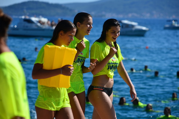 10. dm Millennium Jump na zadarskoj rivi – 3 tisuće skakača poslalo prekrasnu priču u svijet 10. dm Millennium Jump na zadarskoj rivi – 3 tisuće skakača poslalo prekrasnu priču u svijet