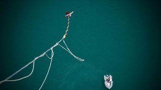 Mario Možnik i njegovi kolege sportaši otvorili su sezonu Bungee Jumpinga sa starog Masleničkom mosta