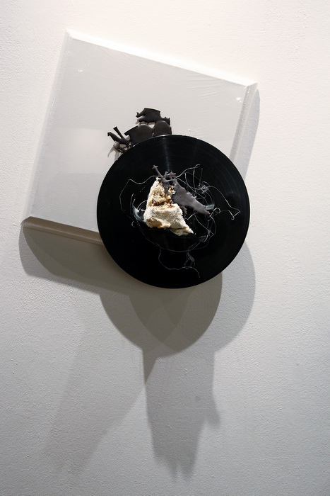 Pula, 281211.
U galeriji Makina otvorena je izlozba jestivih slastica povodom skorog otvorenja butika slastica “Skatulica by Stare Uzance” vlasnika Sandra Francula i Sanje Rakic Francula. Izlozene kolace posjetitelji su mogli kusati pa je sama izlozba nak