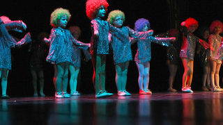 “Karnevalski vremeplov” plesne udruge “Gesta” (foto:Saša Čuka) “Karnevalski vremeplov” plesne udruge “Gesta” (foto:Saša Čuka)