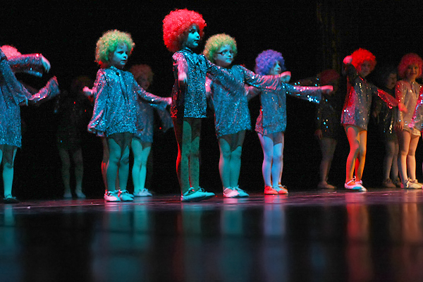 “Karnevalski vremeplov” plesne udruge “Gesta” (foto:Saša Čuka) “Karnevalski vremeplov” plesne udruge “Gesta” (foto:Saša Čuka)