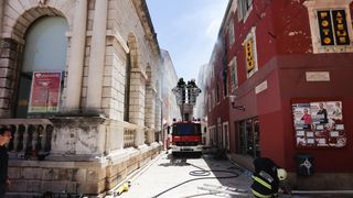 Veliki požar izbio u zgradi na Narodnom trgu Veliki požar izbio u zgradi na Narodnom trgu