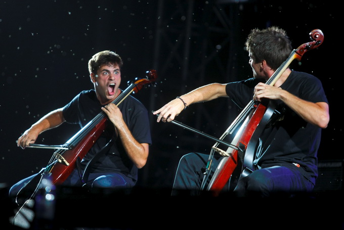 Zagreb, 290812.
Hipodrom.
Americka rock skupina Red Hot Chili Peppers u sklopu svjetske turneje kojom promovira deseti studijski album “I’m with You” iz 2011. nastupila je po prvi put pred zagrebackom publikom.
Predgrupa na koncertu su bili kao posebni go