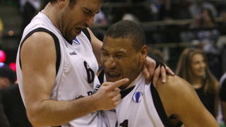 Treviso, 170411.
Kosarkaska dvorana Palaverde
Utakmica Final four Eurocup-a u kosarci za prvo mjesto izmedju KK Cajasol Sevilla i KK Unics Kazan
Na fotografiji: Marko Popovic i Kelly McCarty.
Foto: Vladimir Dugandzic / CROPIX Treviso, 170411.
Kosarkaska dvorana Palaverde
Utakmica Final four Eurocup-a u kosarci za prvo mjesto izmedju KK Cajasol Sevilla i KK Unics Kazan
Na fotografiji: Marko Popovic i Kelly McCarty.
Foto: Vladimir Dugandzic / CROPIX