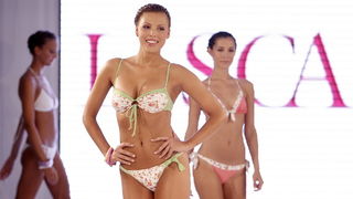 Zagreb, 280809.Modna revija Lisca za sezonu proljece ljeto 2010. u kolekcijama rublja, kupacih kostima i spavaceg programa, odrzana je u Hotelu International.Na slici: Tina Katanic.Foto: Dragan Matic / Cropix