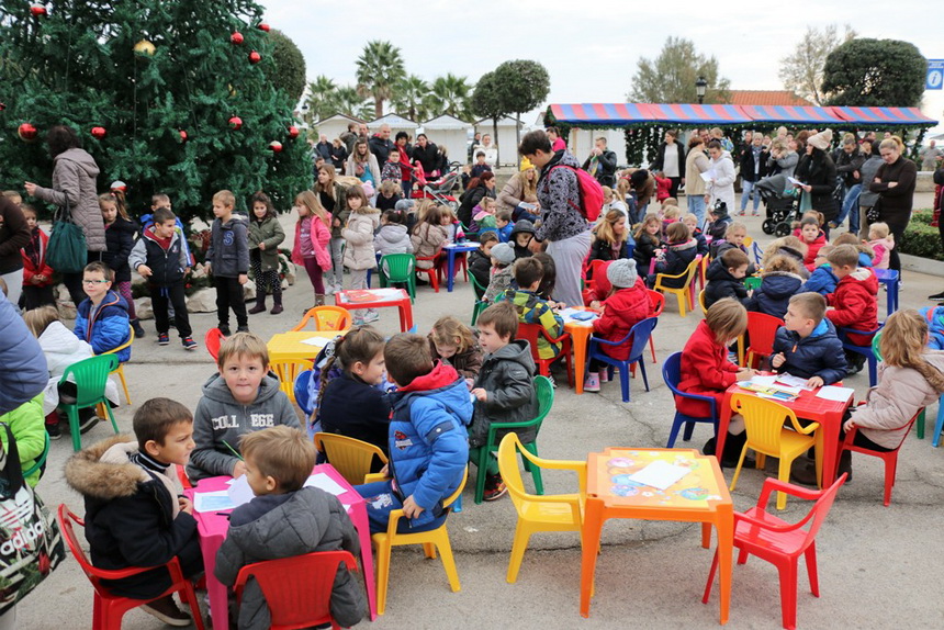 Sveti Nikola darivao mališane na Viru, Krampus bez posla Sveti Nikola darivao mališane na Viru, Krampus bez posla