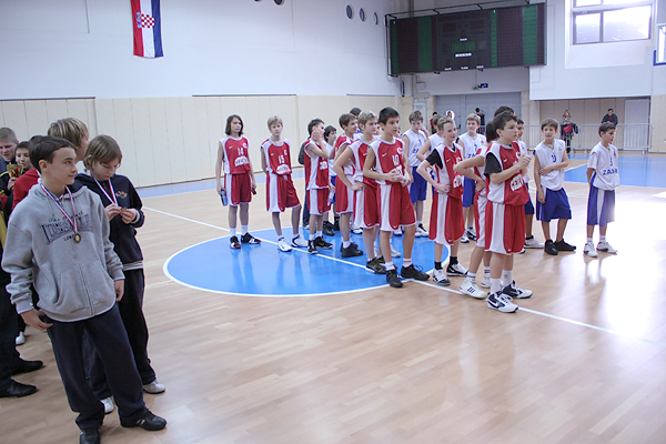 Podjela medalja na Božićnom košarkaškom turniru