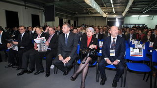 Rovinj, 220410.
Danas je u Rovinju otvorena Windays business konferencija, u organizaciji Microsoft Hrvatska i Jutarnjeg lista. Na otvorenje je dosla premijerka Jadranka Kosor.
Na fotografiji: Ivan Jakovcic, Djuro Popijac i Jadranka Kosor.
Foto: Goran Seb