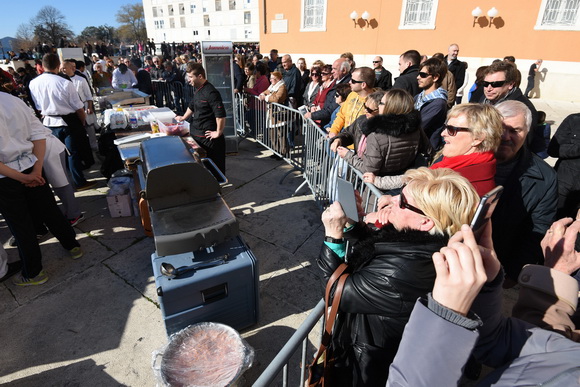 Velikom gastro-eno feštom na Forumu završen 2. “Tuna, Sushi & Wine Festival” Velikom gastro-eno feštom na Forumu završen 2. “Tuna, Sushi & Wine Festival”