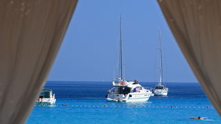 Dugi otok, 260609.
Dugi otok je jedva 1,5 sat udaljen od Zadra, jedan je od skrivenih Jadransih bisera. Sa raznolikom prirodom i plazama, cistim morem, on je namjenjen gostima koji vise cijene prirodu od zabave.
Na slici: plaza Saharun na juznoj strani Du