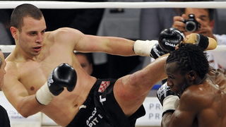 Split, 270310.
Veceras se u Spaladium Areni odrzava spektakl “Obracun u ringu 10” povodom 15-te obljetnice boksackog kluba Pit Bull. Borci ce nastupiti u 17 atraktivnih K1 i MMA ( ultimate fight) borbama.
Na fotografiji: Frane Radnic i Philippe Salmon.
Fo