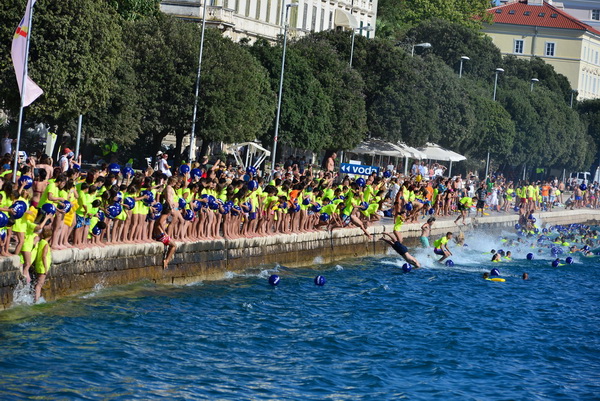 10. dm Millennium Jump na zadarskoj rivi – 3 tisuće skakača poslalo prekrasnu priču u svijet 10. dm Millennium Jump na zadarskoj rivi – 3 tisuće skakača poslalo prekrasnu priču u svijet
