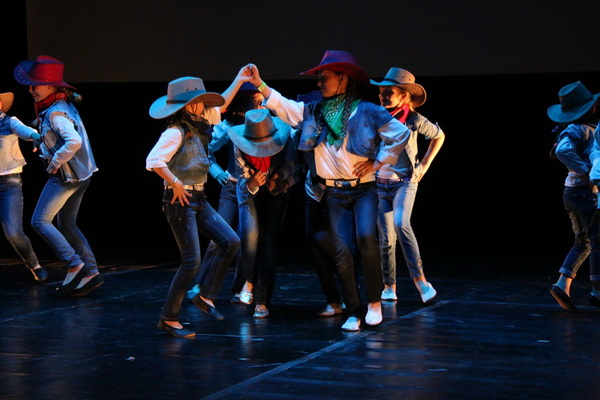 HNK Zadar: 5. Zadarski plesni festival u organizaciji Plesne udruge Gesta okupio je više od 260 plesača HNK Zadar: 5. Zadarski plesni festival u organizaciji Plesne udruge Gesta okupio je više od 260 plesača