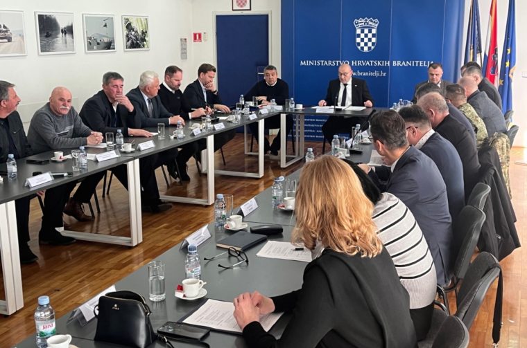 6480010759bff4900a37293f558453d0_XL