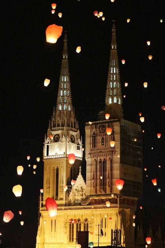 Na tržnici Dolac održan je peti performans Kapulica & Lampioni.  Foto: PIXSELL