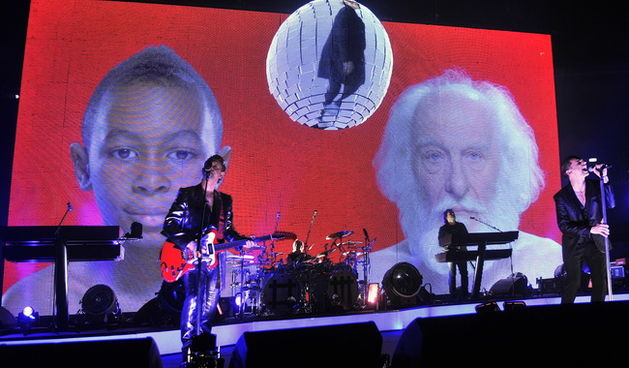 Zagreb, 140210.
Arena Zagreb, Laniste.
Koncert engleske rock skupine Depeche Mode.
Foto: Boris Kovacev / CROPIX