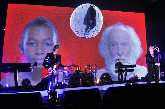 Zagreb, 140210.
Arena Zagreb, Laniste.
Koncert engleske rock skupine Depeche Mode.
Foto: Boris Kovacev / CROPIX