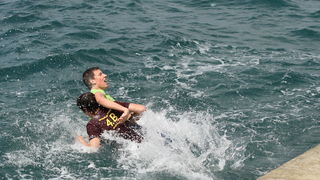 Zadar, 170513. 
Danas su se ucenici zavrsnih razreda zadarskih srednjih skola oprostili od skolskih klupa tradicionalnom Norijadom. 
Uz neizostavni alkohol, pjesmu i prosipanje brasna i jaja po centru grada, nakratko su privukli pozornost prolaznika na se