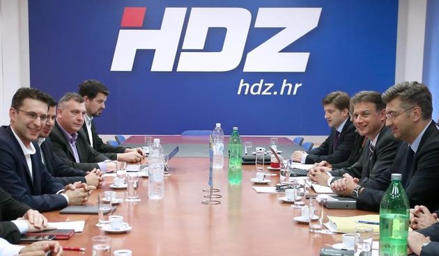 U sredisnjici HDZ-a na Trgu zrtava fasizma nastavljeni su pregovori HDZ-a i Most-a o formiranju nove Vlade. Bozo Petrov , Andrej Plenkovic, Gordan Jandrokovic. Photo: Sanjin Strukic/PIXSELL