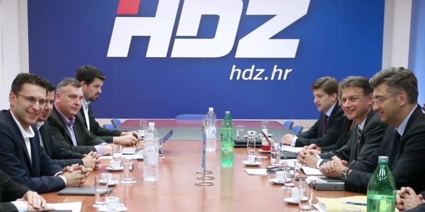 U sredisnjici HDZ-a na Trgu zrtava fasizma nastavljeni su pregovori HDZ-a i Most-a o formiranju nove Vlade. Bozo Petrov , Andrej Plenkovic, Gordan Jandrokovic. Photo: Sanjin Strukic/PIXSELL