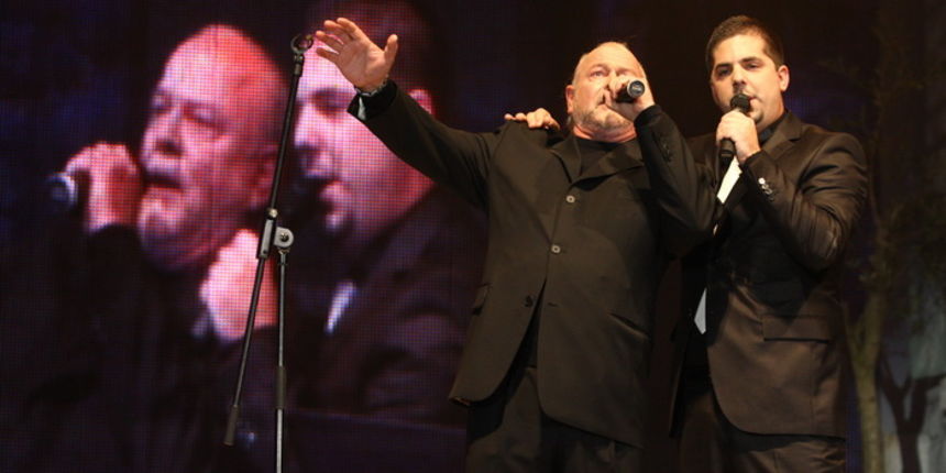 Zadar, 121110.
Dvorana Kresimira Cosica.Festival zabavne glazbe Zadar 2010. Prva vecer.
Na fotografiji : nastup Bepo Matesic i David Ricov.
Foto : Vladimir Ivanov / Cropix