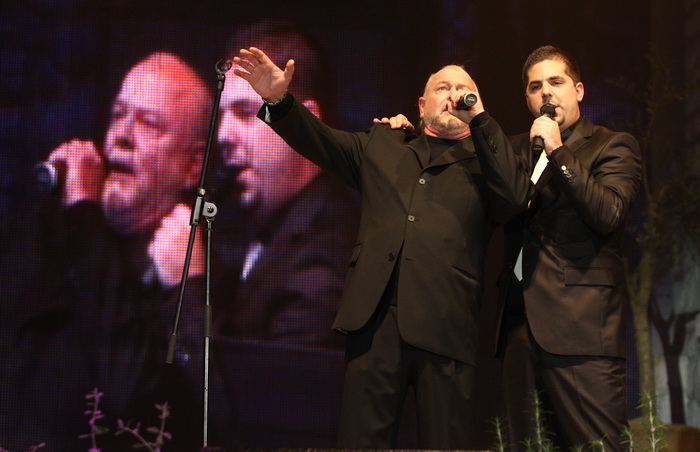 Zadar, 121110.
Dvorana Kresimira Cosica.Festival zabavne glazbe Zadar 2010. Prva vecer.
Na fotografiji : nastup Bepo Matesic i David Ricov.
Foto : Vladimir Ivanov / Cropix Zadar, 121110.
Dvorana Kresimira Cosica.Festival zabavne glazbe Zadar 2010. Prva vecer.
Na fotografiji : nastup Bepo Matesic i David Ricov.
Foto : Vladimir Ivanov / Cropix