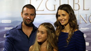 Zadar, 170712. 
Klub Arsenal.
Prikazivanje filma Izgubljeni princ – Larin izbor.
Na projekciji filma posjetitelji su imali priliku druziti se s glumcima iz serijala Larin izbor Doris Pincic i Ivanom Hercegom.
Na fotografiji: Ivan Herceg i Doris Pincic.
Fo