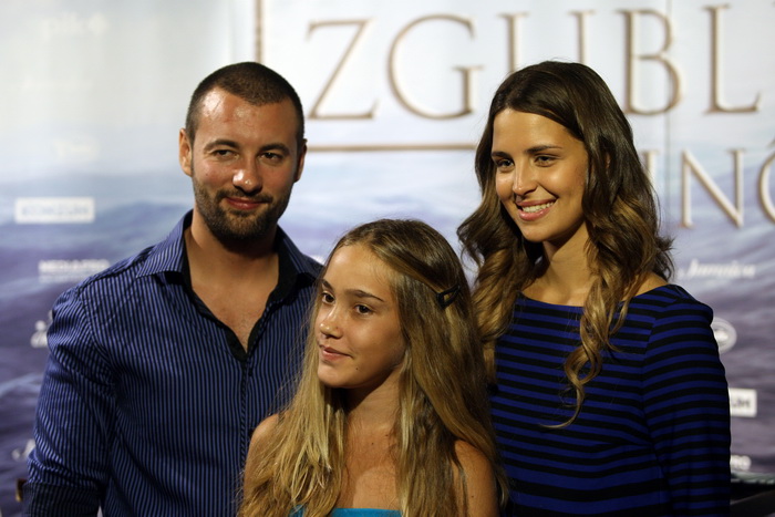 Zadar, 170712. 
Klub Arsenal.
Prikazivanje filma Izgubljeni princ – Larin izbor.
Na projekciji filma posjetitelji su imali priliku druziti se s glumcima iz serijala Larin izbor Doris Pincic i Ivanom Hercegom.
Na fotografiji: Ivan Herceg i Doris Pincic.
Fo