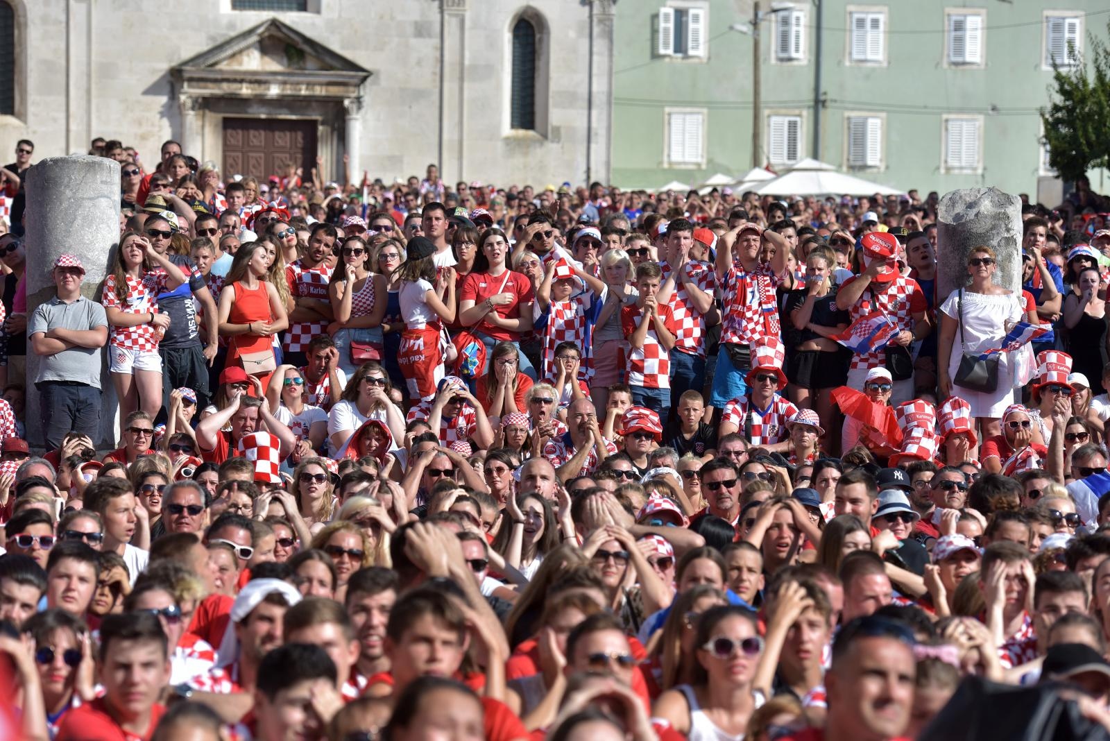 Tisuće Zadrana na Forumu navijalo za Vatrene u finalu Svjetskog prvenstva Tisuće Zadrana na Forumu navijalo za Vatrene u finalu Svjetskog prvenstva
