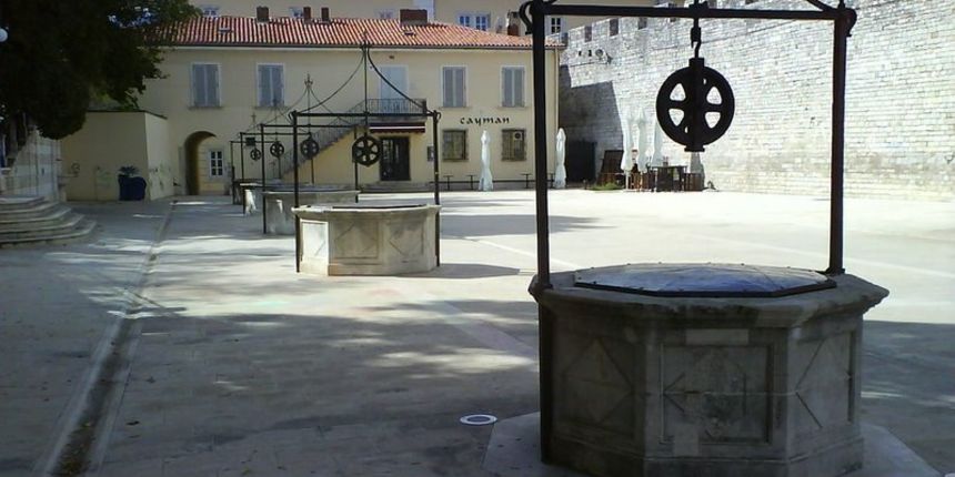 Trg pet bunara Trg pet bunara