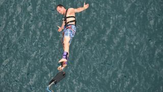 Mario Možnik otvorio bungee jumping sezonu na Masleničkom mostu, Photo: Hrvoje Jelavic/PIXSELL