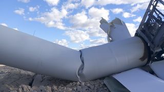 Olujna bura srušila vjetro elektranu na Pagu Olujna bura srušila vjetro elektranu na Pagu