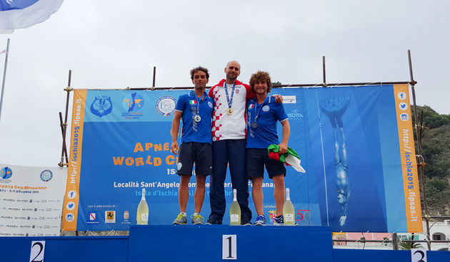 Goran Čolak na postolju u Italiji