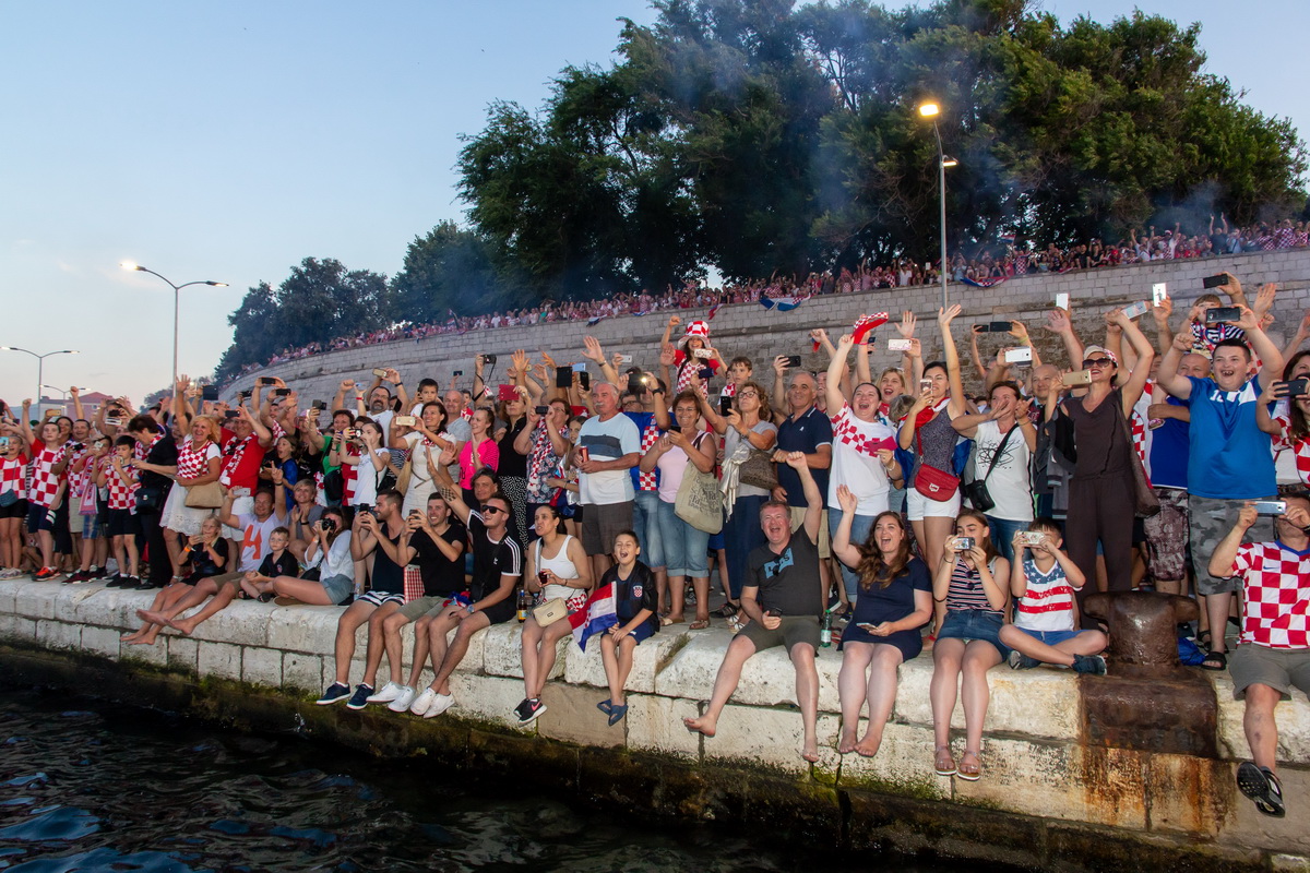 Veličanstven doček četvorice zadarskih Vatrenih od Gradskog mosta do Foruma
