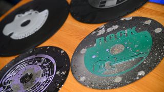 Miljana Jovičić proizvodi torbice od starih gramofonskih ploča