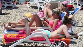 Uživanje u ljetu na vodičkim plažama. Photo: Duško Jaramaz/PIXSELL Uživanje u ljetu na vodičkim plažama. Photo: Duško Jaramaz/PIXSELL