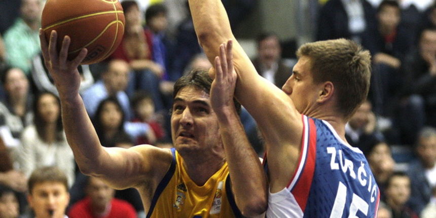 Zagreb, 311010. KC Drazen Petrovic. Kosarkaska utakmica NBL lige 5.kolo, KK Zagreb – KK Cibona. Na slici: Damir Mulaomerovic 4, Tomislav Zubcic 15. Foto: Nenad Dugi / Cropix Zagreb, 311010. KC Drazen Petrovic. Kosarkaska utakmica NBL lige 5.kolo, KK Zagreb – KK Cibona. Na slici: Damir Mulaomerovic 4, Tomislav Zubcic 15. Foto: Nenad Dugi / Cropix
