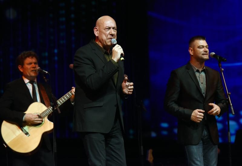 U Koncertnoj dvorani Vatroslava Lisinskog odrzan je humanitarni koncert Srce za Zadar na kojem su nastupili brojni zadarski pjevaci, a u publici su sjedili mnoge poznate osobe iz politickog i drustvenog zivota. Photo: Davor Visnjic/PIXSELL U Koncertnoj dvorani Vatroslava Lisinskog odrzan je humanitarni koncert Srce za Zadar na kojem su nastupili brojni zadarski pjevaci, a u publici su sjedili mnoge poznate osobe iz politickog i drustvenog zivota. Photo: Davor Visnjic/PIXSELL