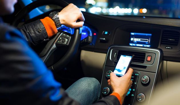 SMS-anje, poruke, texting u vožnji automobilom
