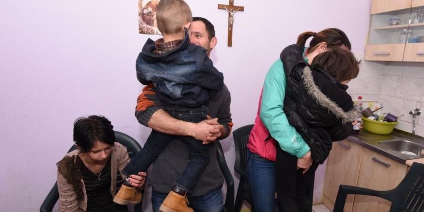 Maslenica: Aktivisti, mještani i prijatelji dali podršku obitelji Božić. Foto: Dino Stanin/PIXSELL Maslenica: Aktivisti, mještani i prijatelji dali podršku obitelji Božić. Foto: Dino Stanin/PIXSELL