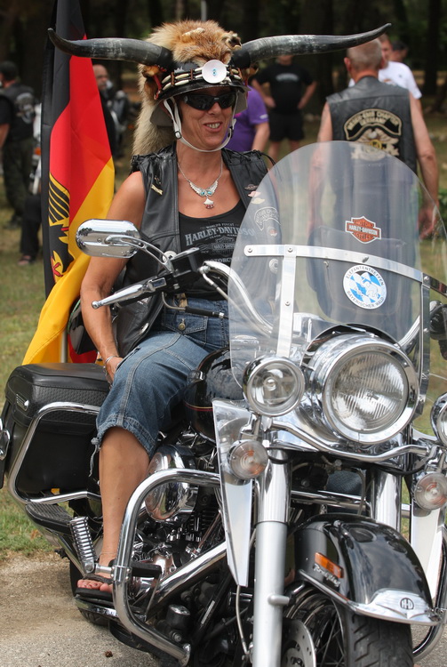 Zadar, 280511.
Odrzana je parada Harley Davidson motora izmedju Zadra i Biograda u kojoj je sudjelovalo vise tisuca motora.
Na slici: detalj s parade.
Foto: Vladimir Ivanov / CROPIX Zadar, 280511.
Odrzana je parada Harley Davidson motora izmedju Zadra i Biograda u kojoj je sudjelovalo vise tisuca motora.
Na slici: detalj s parade.
Foto: Vladimir Ivanov / CROPIX