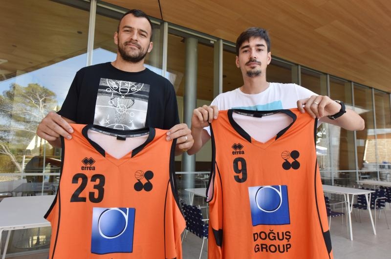 Gradski košarkaški klub Šibenik predstavio Ivu Ivanova i Domagoja Bašića kao pojačanja za naredu sezonu. Photo: Hrvoje Jelavić/PIXSELL Gradski košarkaški klub Šibenik predstavio Ivu Ivanova i Domagoja Bašića kao pojačanja za naredu sezonu. Photo: Hrvoje Jelavić/PIXSELL